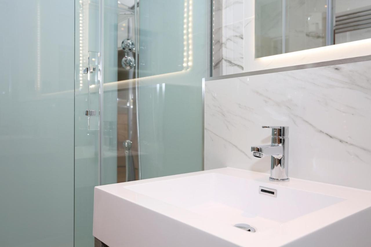 Joivy Modern And Airy Flat On The Historic Royal Mile Apartment เอดินบะระ ภายนอก รูปภาพ